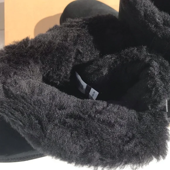 UGG Mini Bailey UGG Metal Graphic - Picture 12 of 12